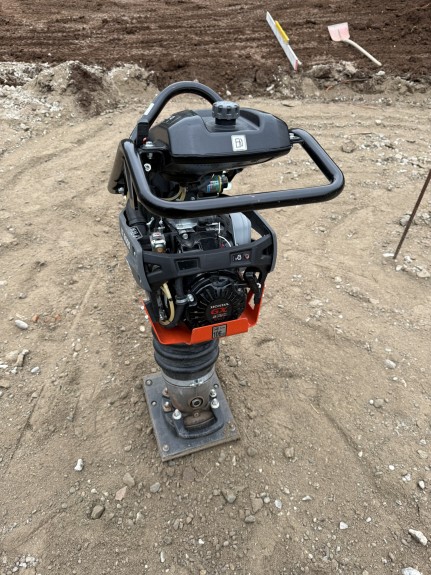 Grabenstampfer Husqvarna LT 6005 - Verdichtungsarbeiten