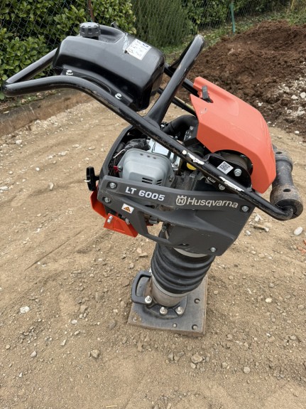 Grabenstampfer Husqvarna LT 6005 - Reißzahn und Zubehör